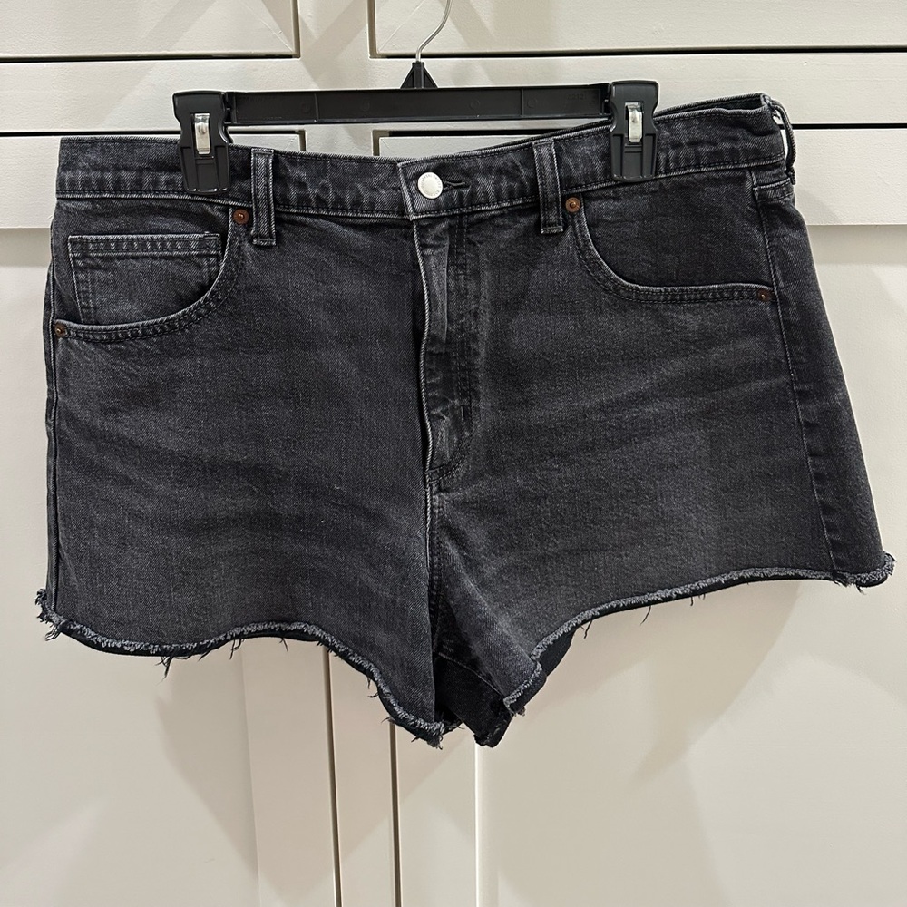 universal threads women’s high rise 90s cut off short jeans